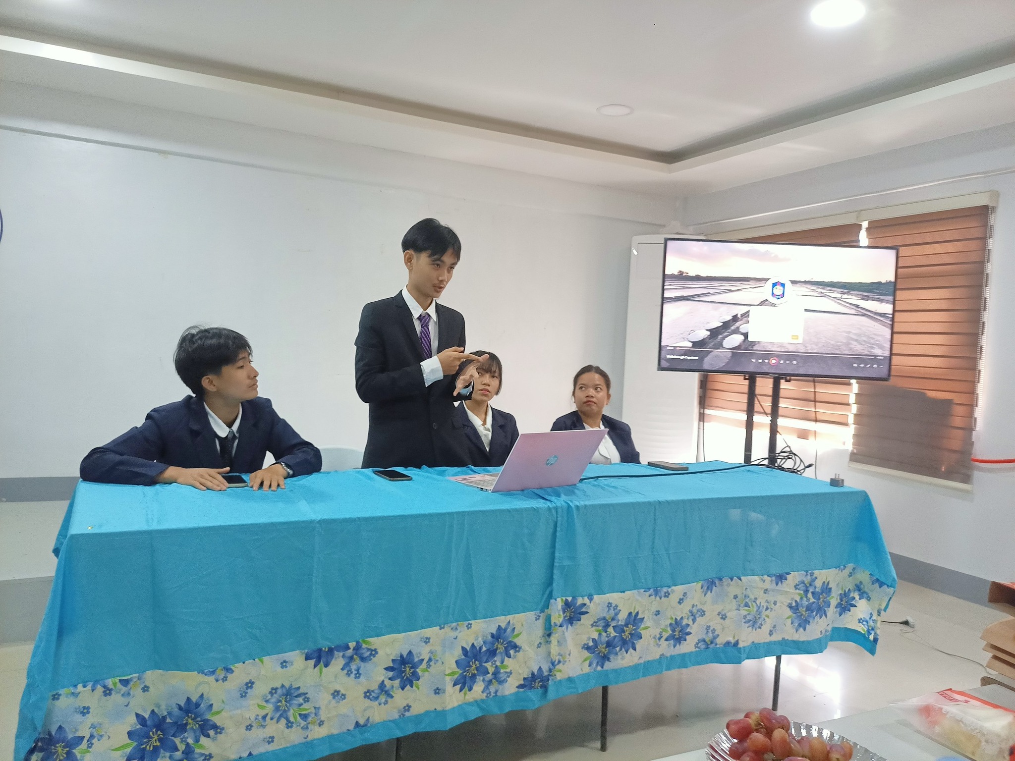 Juan Teodoro N. De Vera presenting during capstone defense